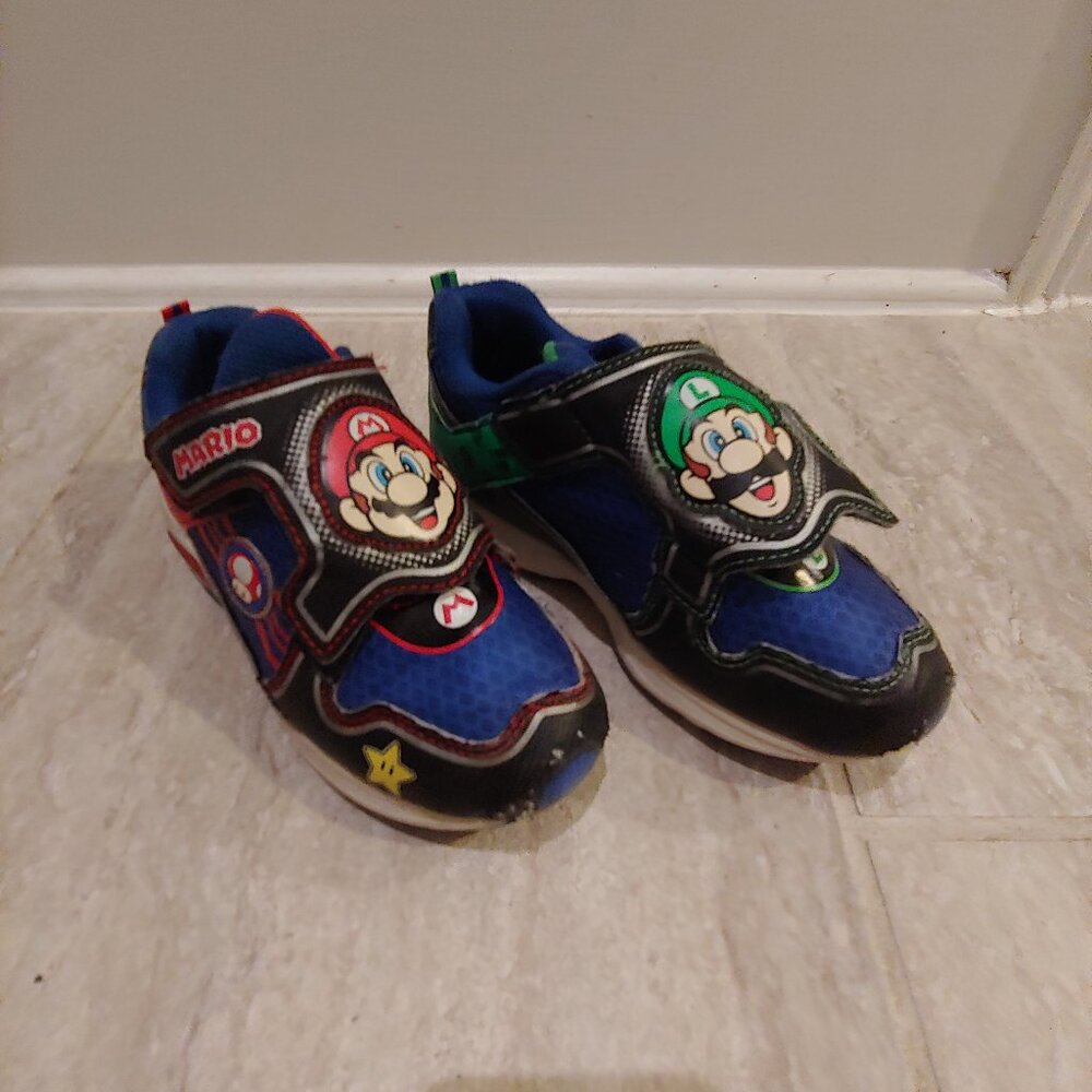 Super Mario Brothers LIGHT UP Shoes Nintendo Child Sz 13 MARIO & LUIGI